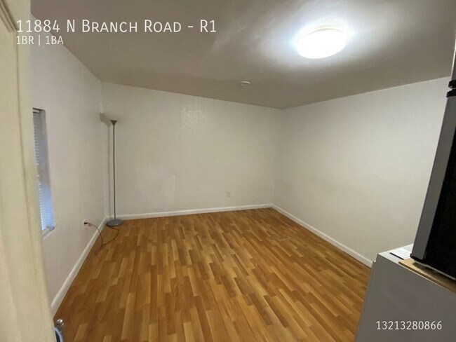 Building Photo - 11884 N Branch Rd