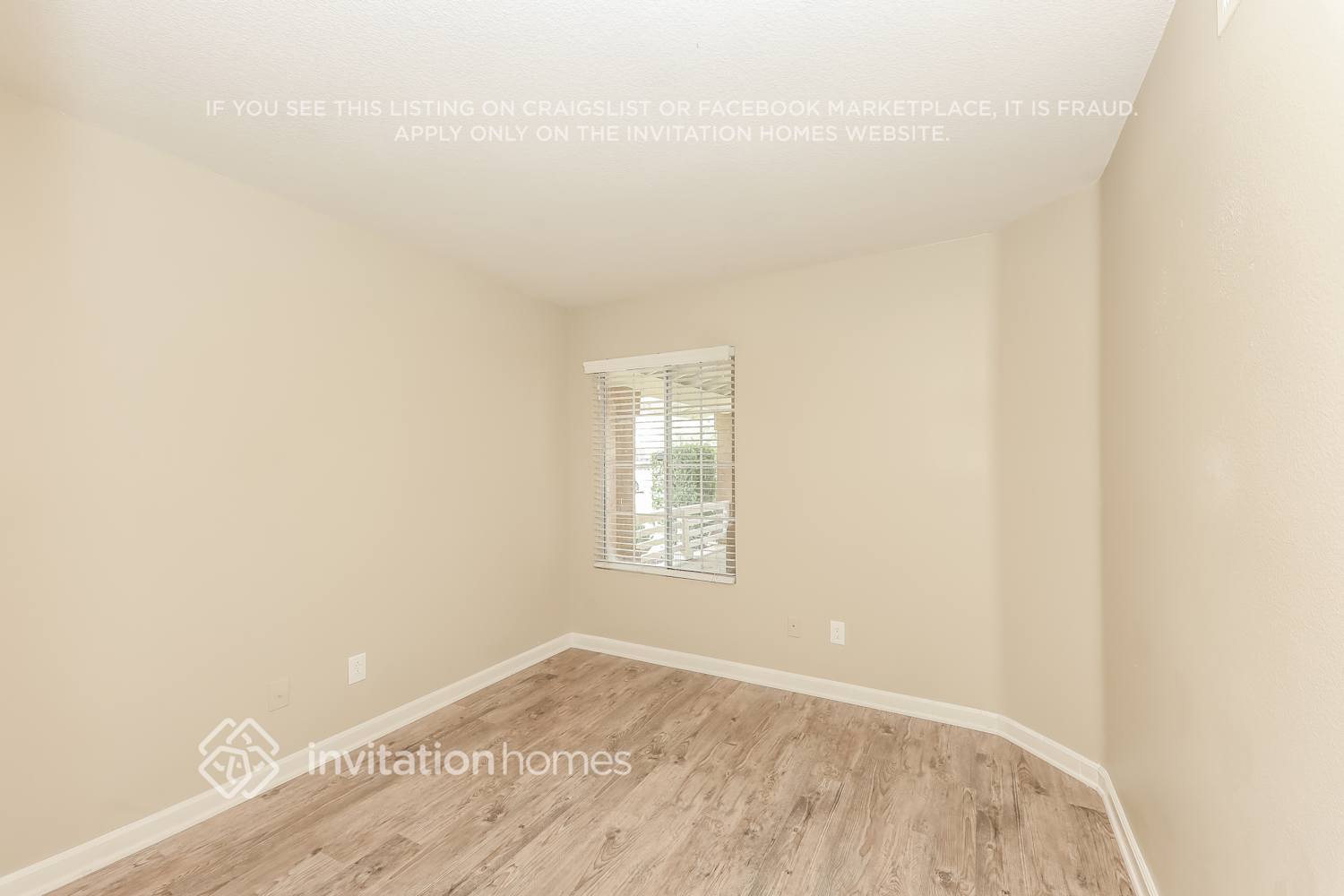 Building Photo - 15128 Versailles St