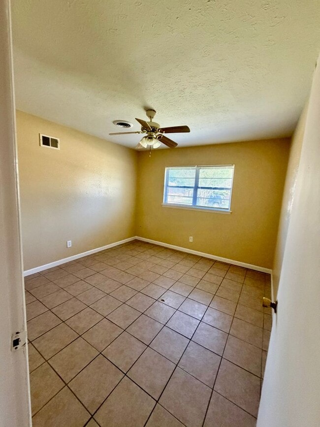 Building Photo - Move-In Ready in Shreveport - Anderson Island Subdivision - 3 br 1.5 ba home for lease