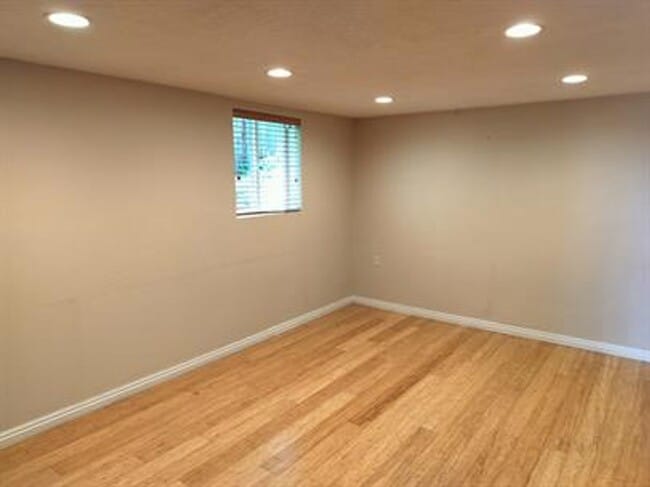 Building Photo - Charming Home located in the Avenues in Sa...