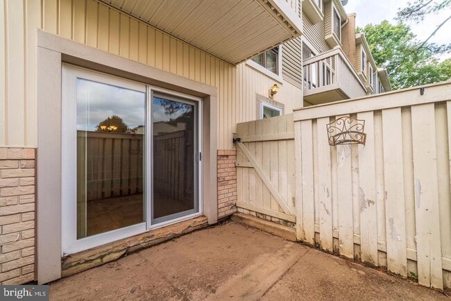 Building Photo - 7938 Bentley Village Dr