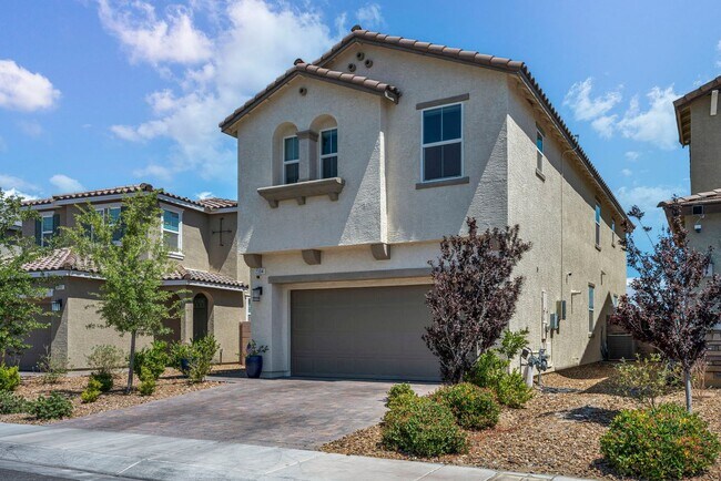 Building Photo - Spacious 5-Bedroom Home with Loft, Pool & Mountain Views