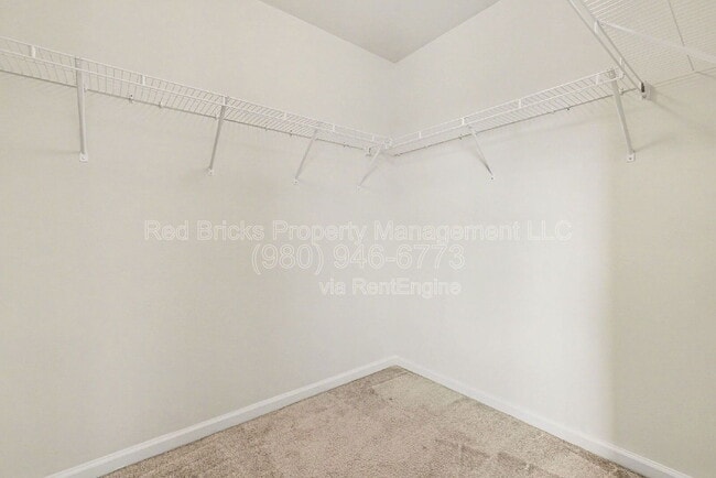 Building Photo - 727 Dynamo St NW