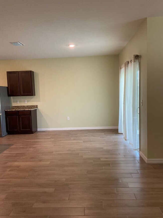 Building Photo - 4 BD/ 2BA in Chestnut Village
