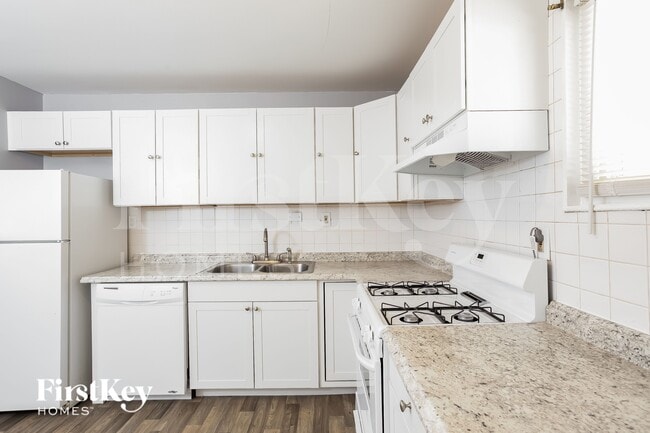 Building Photo - 1095 Ozment Dr