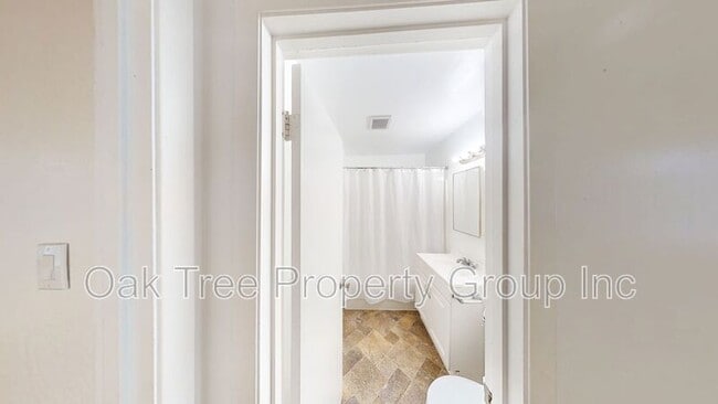 Building Photo - 1648 Russell St