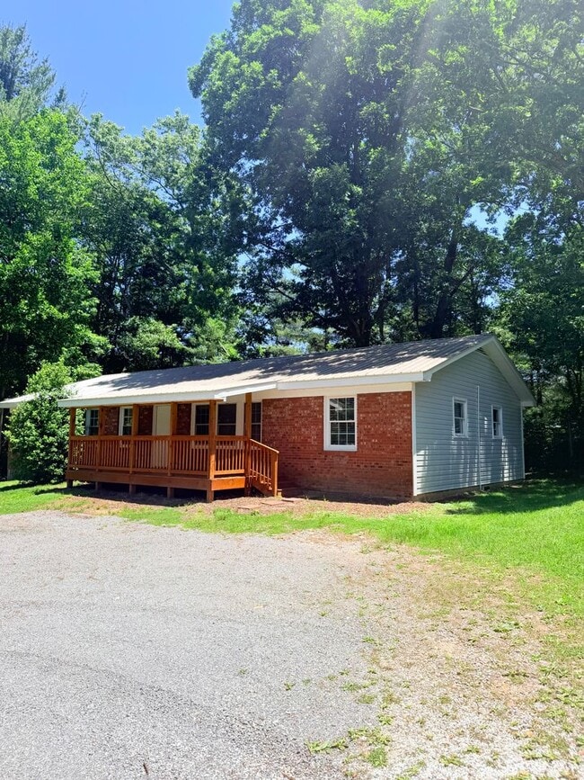 Building Photo - 5 Bedroom, 2.5 Bathroom house, Super convenient location! Arden