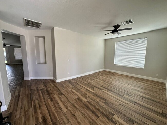 Building Photo - Beautiful Remodeled Cortina Home, 2310 sq ft, 4-bed, 2-bath home with a bonus den.