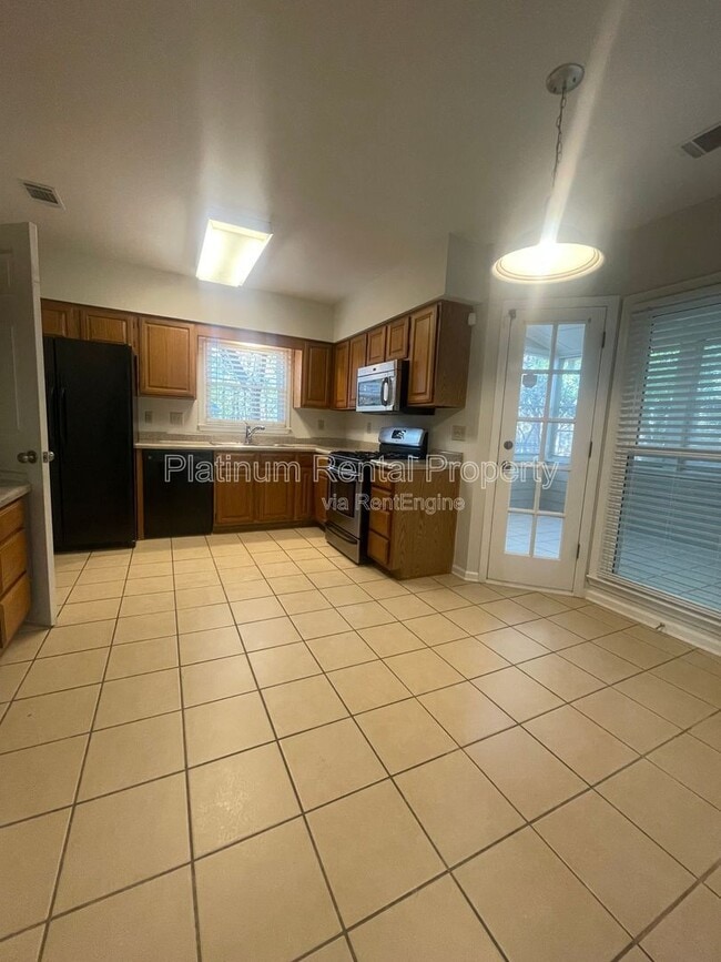 Building Photo - 940 Club Chase Ct