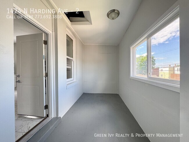 Building Photo - 1424 N Harding Ave
