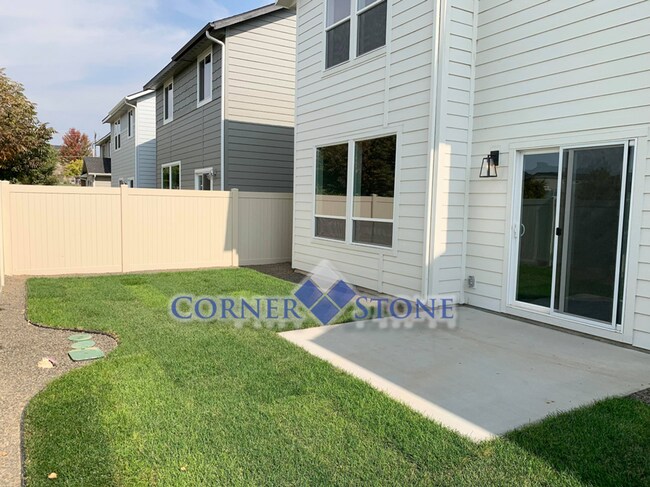 Building Photo - Like New Pet Friendly Home!