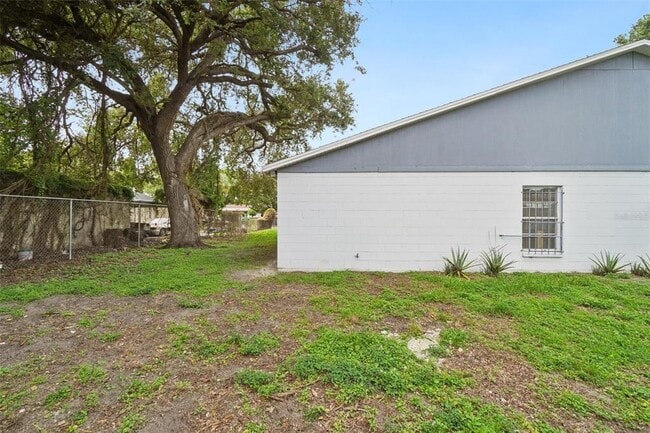 Building Photo - 3115 E 33rd Ave