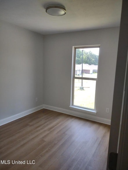 Building Photo - 576 Silver Hill Dr