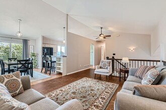 Building Photo - Stunning 4 BDR Fully Furnished Home in Broomfield