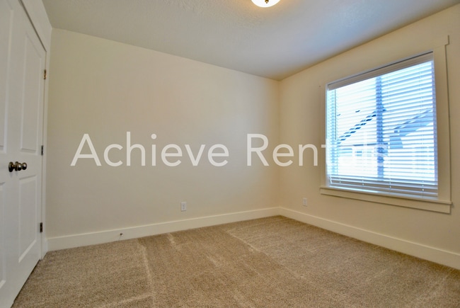 Building Photo - Conveniently Located North Logan Village Townhome | Near Utah State and Hospitals
