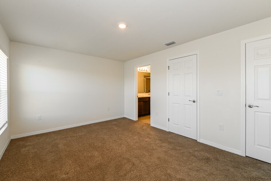 Building Photo - 15042 Wildflower Cir