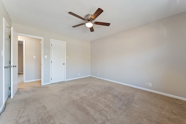 Building Photo - Charming 2-Bedroom townhome!