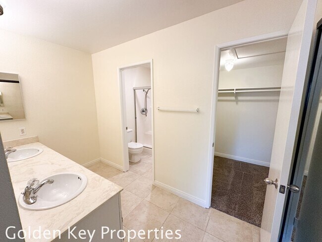 Building Photo - End-unit condo in the Villas of Calavera H...
