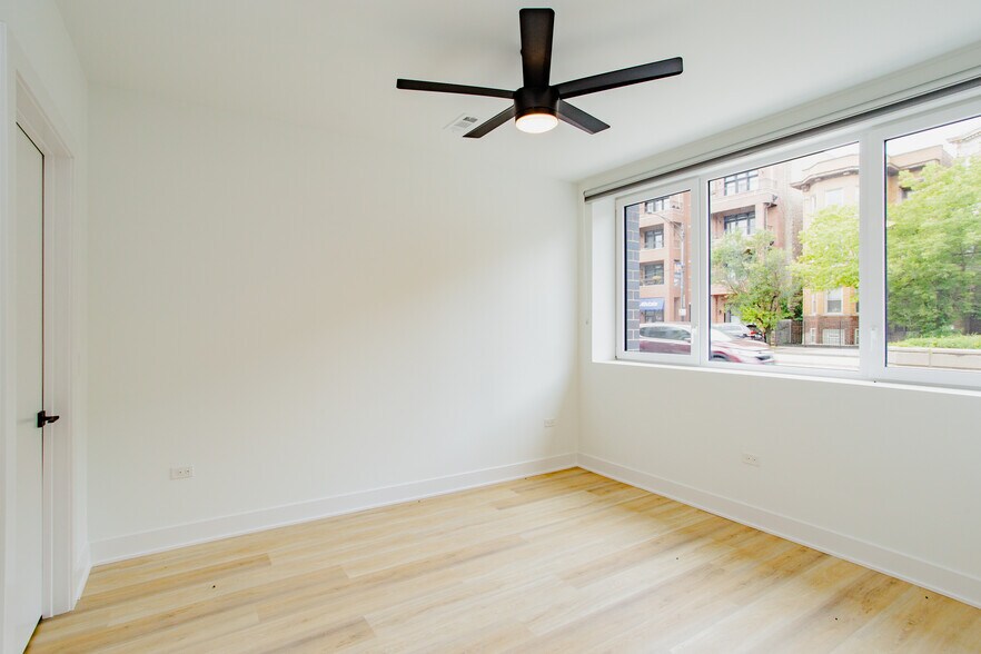 Building Photo - 3823 N Ashland Ave