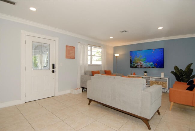 Building Photo - 21 NE 57th Ct