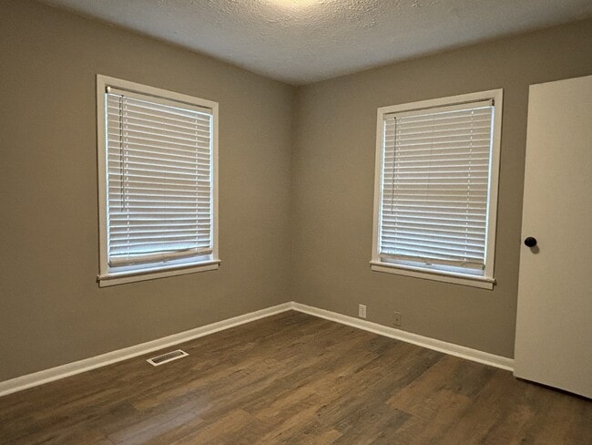 Building Photo - 4414 Kingsley Dr