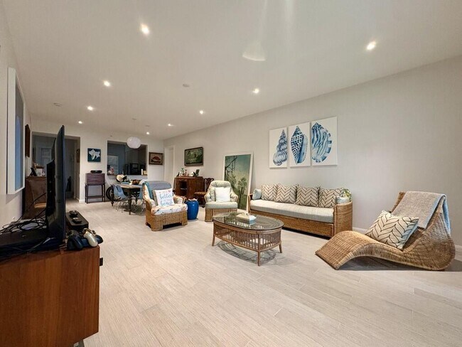 Building Photo - 28 Harbour Isle Dr W