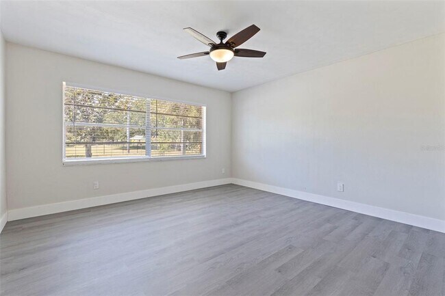 Building Photo - 834 Riverside Dr