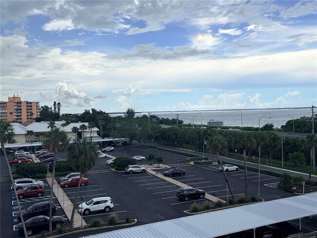 Building Photo - 7100 Sunshine Skyway Ln S