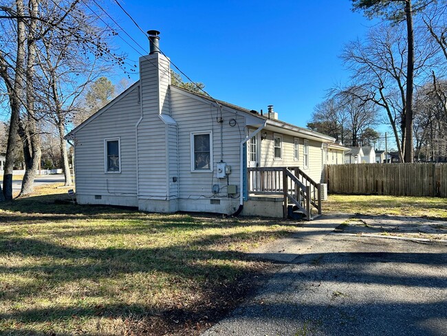 Building Photo - 835 Winnetka Ave