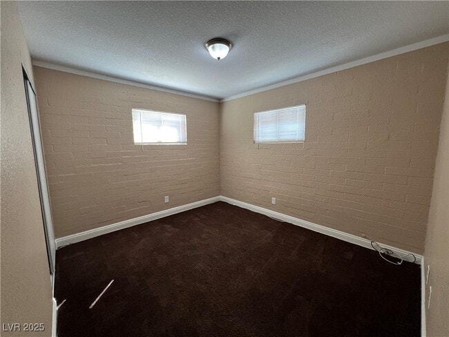 Building Photo - 1128 Greenway Dr