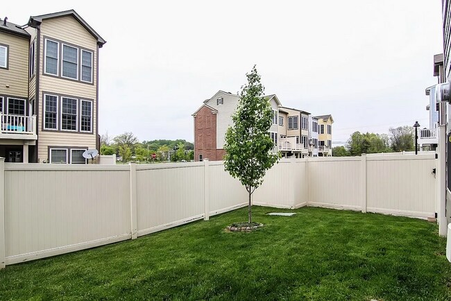 Building Photo - 533 Glade Fern Terrace SE