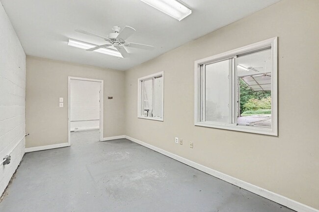 Building Photo - Ultimate Aviation Estate: Luxury 1-Level Living on 5+ Acres Near Downtown Fredericksburg