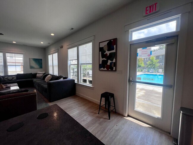 Building Photo - 2542 Fieldsway Dr