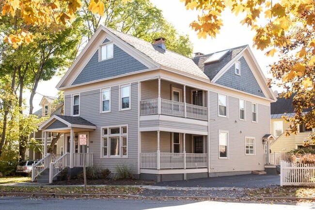 Building Photo - 130 Van Dam St