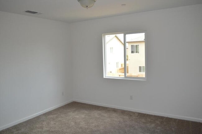 Building Photo - 61 Medieval St