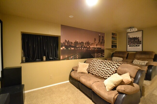 Building Photo - 4 Bed 3 Bath With AC