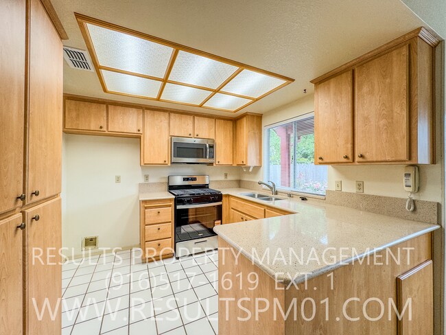 Building Photo - Stanford Ranch 3 Bedroom beauty!