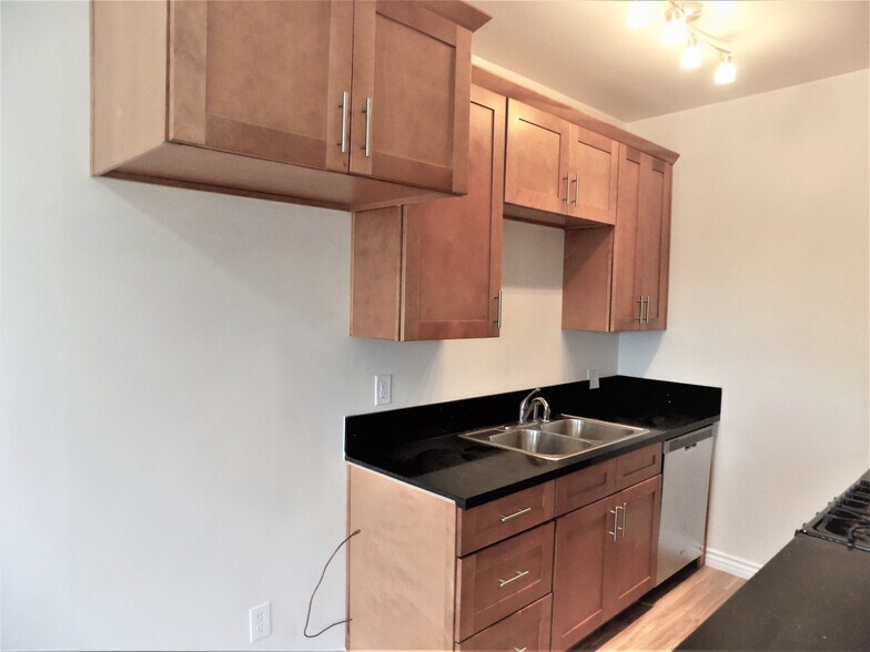 Building Photo - 129 W Chevy Chase Dr