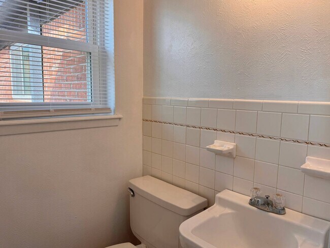 Building Photo - 3 Bed 1.5 Bath Home Close to Sheppard AFB!