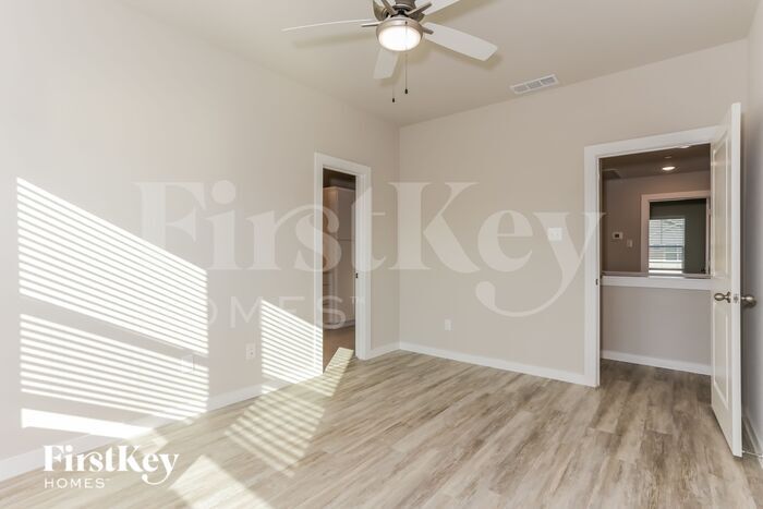 Building Photo - 325 Nima Ln