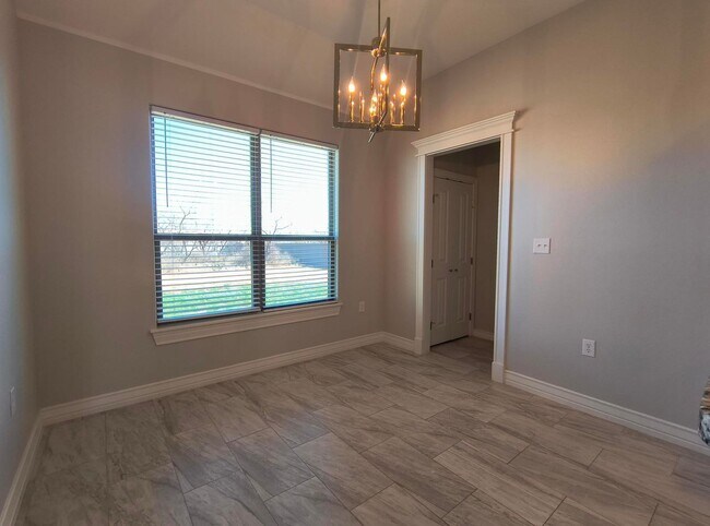 Building Photo - Charming 4 bedroom, 2 bath home AVAILABLE NOW!