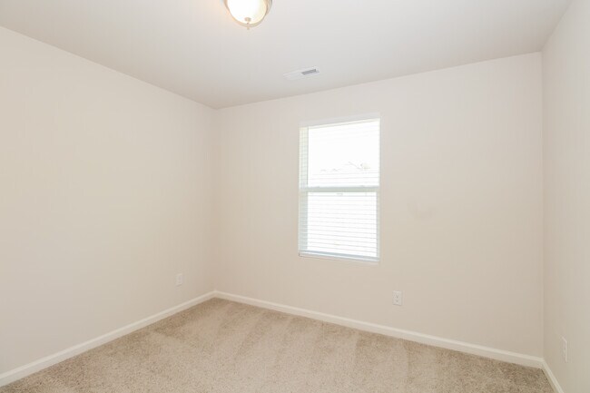 Building Photo - 2195 Bayside St SW