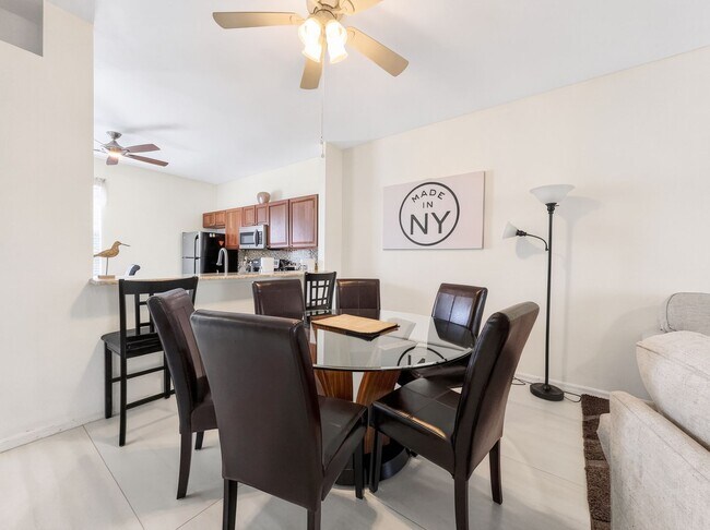 Building Photo - Beautifully furnished 2BR/2BA first-floor condo