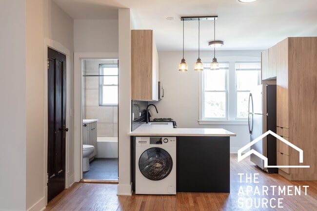 Building Photo - 4011a North Lowell Ave. Unit 3