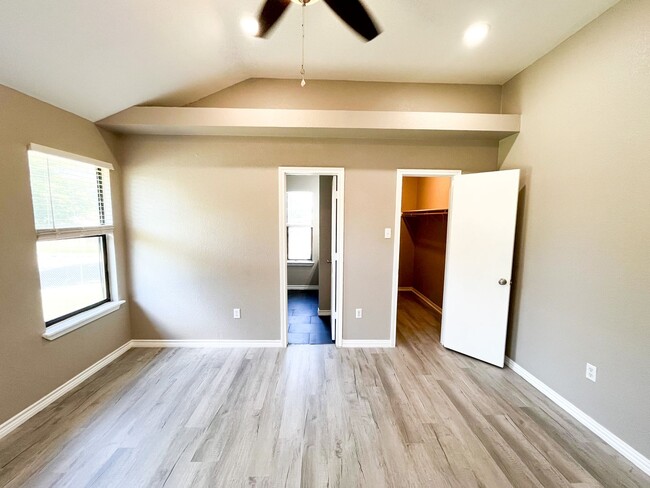 Building Photo - Available NOW!!!! This charming 1 story, 3 bedroom, 2 bath house could be your next home! Beautif...