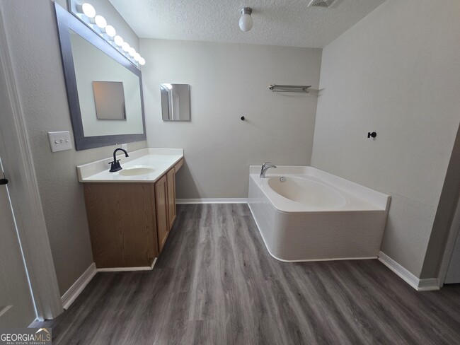 Building Photo - 405 Brooklet Cir