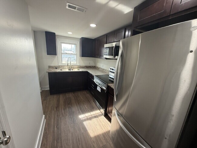 Building Photo - 1709 Cass St