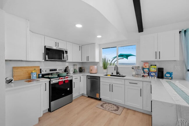 Building Photo - 5048 Bluff Pl