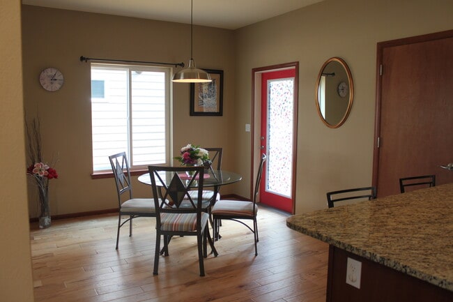 Building Photo - 341 Holland Ave