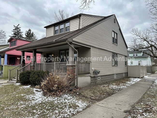 Building Photo - 851 Gardendale.